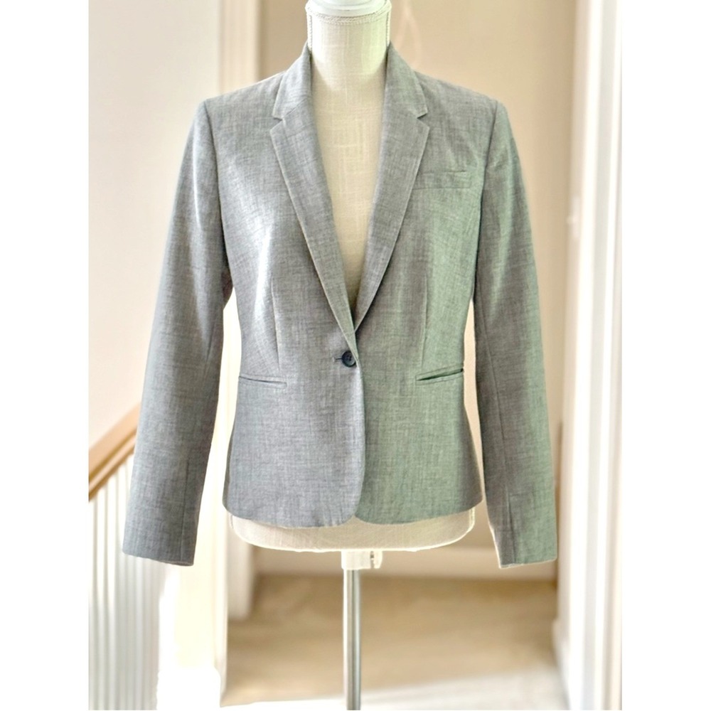 Banana Republic Light Gray Tailored Blazer - 6 Petite